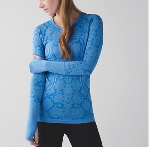 lululemon athletica Tops - LULULEMON SWIFTLY BLUE SNAKESKIN LONGSLEEVE 8